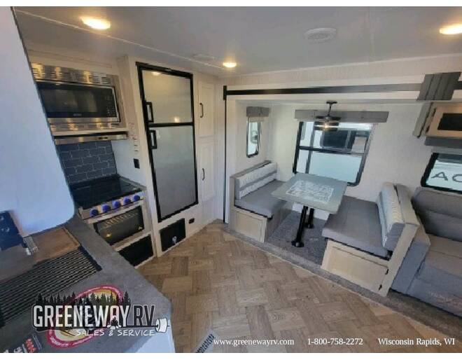 2023 Palomino Puma 25RKQB Travel Trailer at Greeneway RV Sales & Service STOCK# 11090 Photo 8