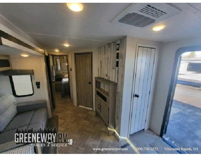 2023 Palomino Puma 25RKQB Travel Trailer at Greeneway RV Sales & Service STOCK# 11090 Photo 9