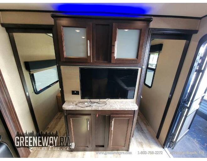 2017 XLR Hyper Lite Toy Hauler 29HFS Travel Trailer at Greeneway RV Sales & Service STOCK# 10904B Photo 10