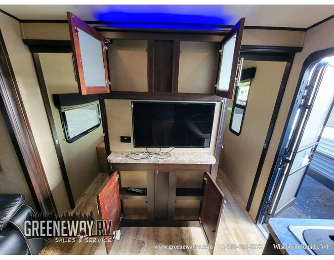 2017 XLR Hyper Lite Toy Hauler 29HFS Travel Trailer at Greeneway RV Sales & Service STOCK# 10904B Photo 11