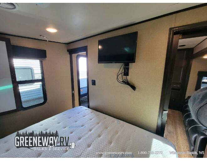 2017 XLR Hyper Lite Toy Hauler 29HFS Travel Trailer at Greeneway RV Sales & Service STOCK# 10904B Photo 22