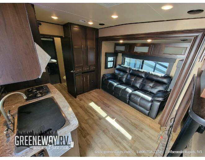 2017 XLR Hyper Lite Toy Hauler 29HFS Travel Trailer at Greeneway RV Sales & Service STOCK# 10904B Photo 9