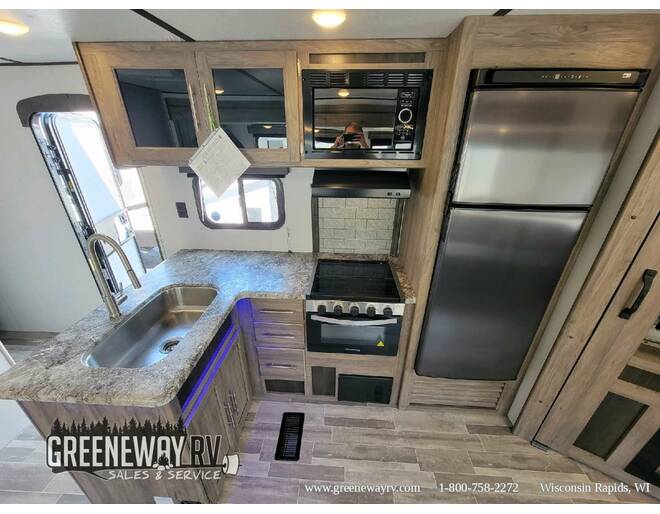 2021 Crossroads RV Zinger 299RE Travel Trailer at Greeneway RV Sales & Service STOCK# 10473AA Photo 10