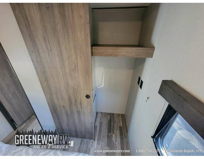 2021 Crossroads RV Zinger 299RE Travel Trailer at Greeneway RV Sales & Service STOCK# 10473AA Photo 8