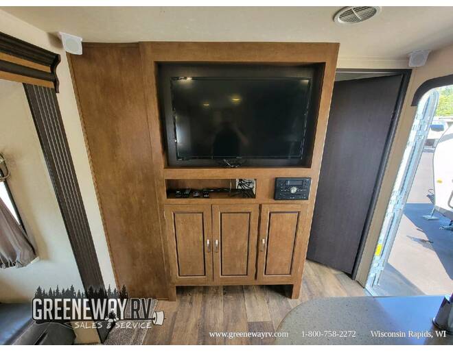 2017 Salem 32BHDS Travel Trailer at Greeneway RV Sales & Service STOCK# 11026A Photo 6