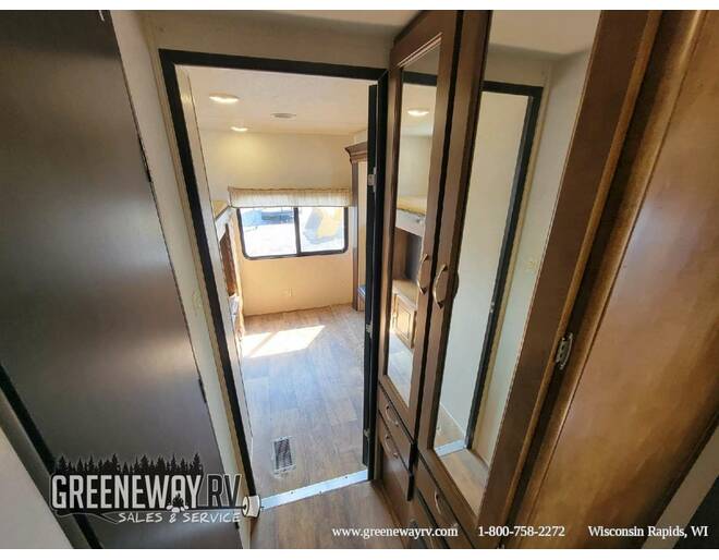 2017 Salem 32BHDS Travel Trailer at Greeneway RV Sales & Service STOCK# 11026A Photo 10