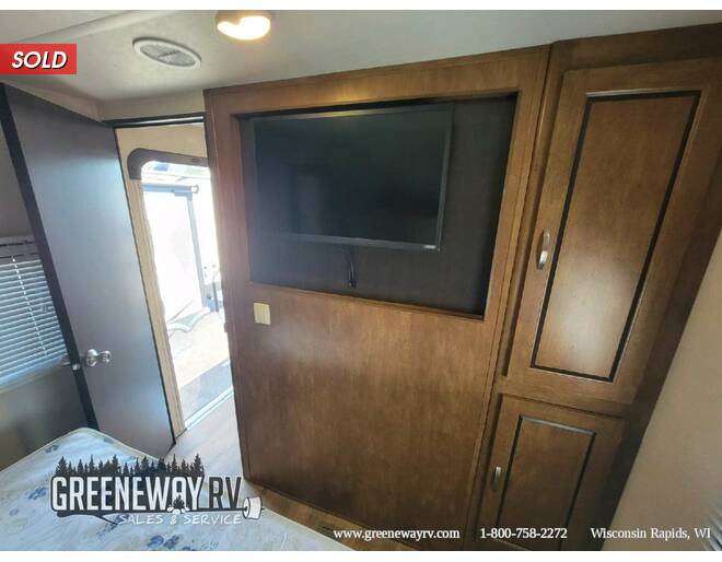 2017 Salem 32BHDS Travel Trailer at Greeneway RV Sales & Service STOCK# 11026A Photo 5