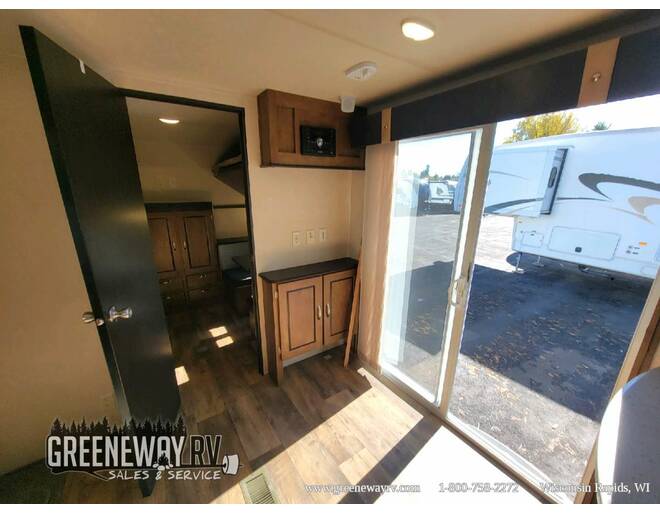 2018 Salem 36BHBS Travel Trailer at Greeneway RV Sales & Service STOCK# 11157B Photo 13