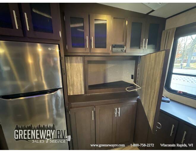 2017 Cherokee Arctic Wolf 255DRL4 Fifth Wheel at Greeneway RV Sales & Service STOCK# 11202A Photo 15