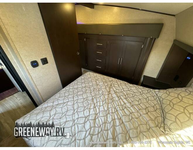 2017 Cherokee Arctic Wolf 255DRL4 Fifth Wheel at Greeneway RV Sales & Service STOCK# 11202A Photo 26