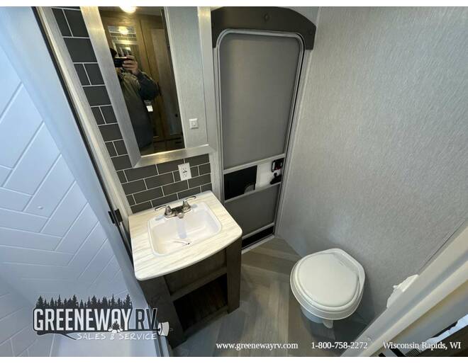 2022 Salem 32BHDS Travel Trailer at Greeneway RV Sales & Service STOCK# 11175A Photo 19