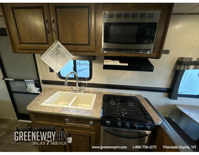 2017 CrossRoads Zinger Z-1 211RD Travel Trailer at Greeneway RV Sales & Service STOCK# 10618A Photo 13