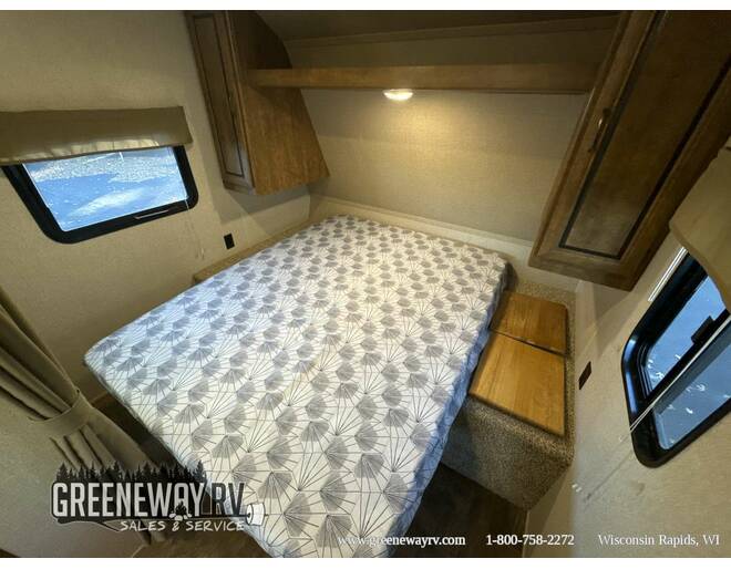 2017 CrossRoads Zinger Z-1 211RD Travel Trailer at Greeneway RV Sales & Service STOCK# 10618A Photo 15