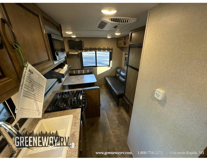 2017 CrossRoads Zinger Z-1 211RD Travel Trailer at Greeneway RV Sales & Service STOCK# 10618A Photo 7