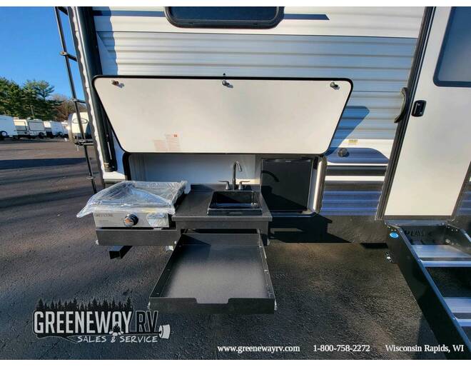 2025 Palomino Puma 32BHQS Travel Trailer at Greeneway RV Sales & Service STOCK# 11253 Photo 9