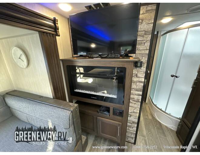 2019 Cherokee Grey Wolf 23MK Travel Trailer at Greeneway RV Sales & Service STOCK# 11136A Photo 15