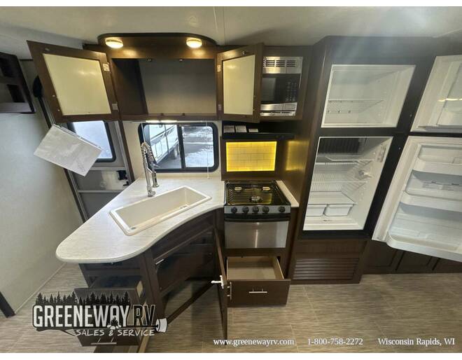 2018 Prime Time Avenger ATI 27RBS Travel Trailer at Greeneway RV Sales & Service STOCK# 11129A Photo 16